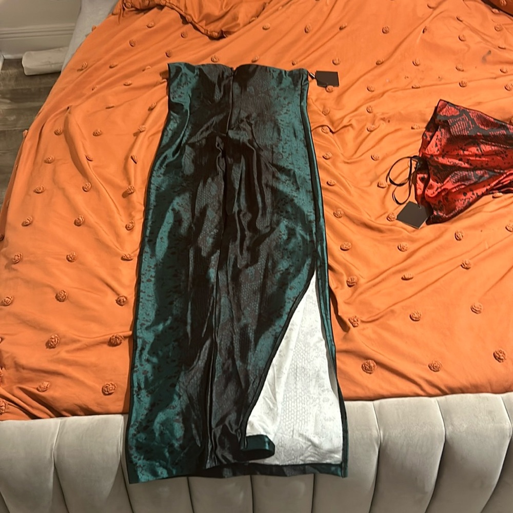 Very stretchy and sleek!